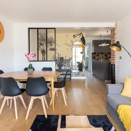 Stylish - Balcony & Amazing View - Montmartre Apartman *